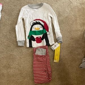 NWT Carter’s holiday pajamas size 3T